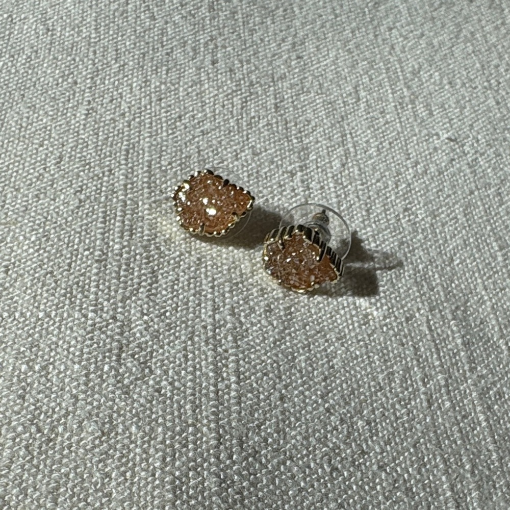 Rare kendra Scott sand drusy studs